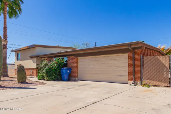 $2,200 | 7901 East 2nd Street, Tucson, AZ 85710