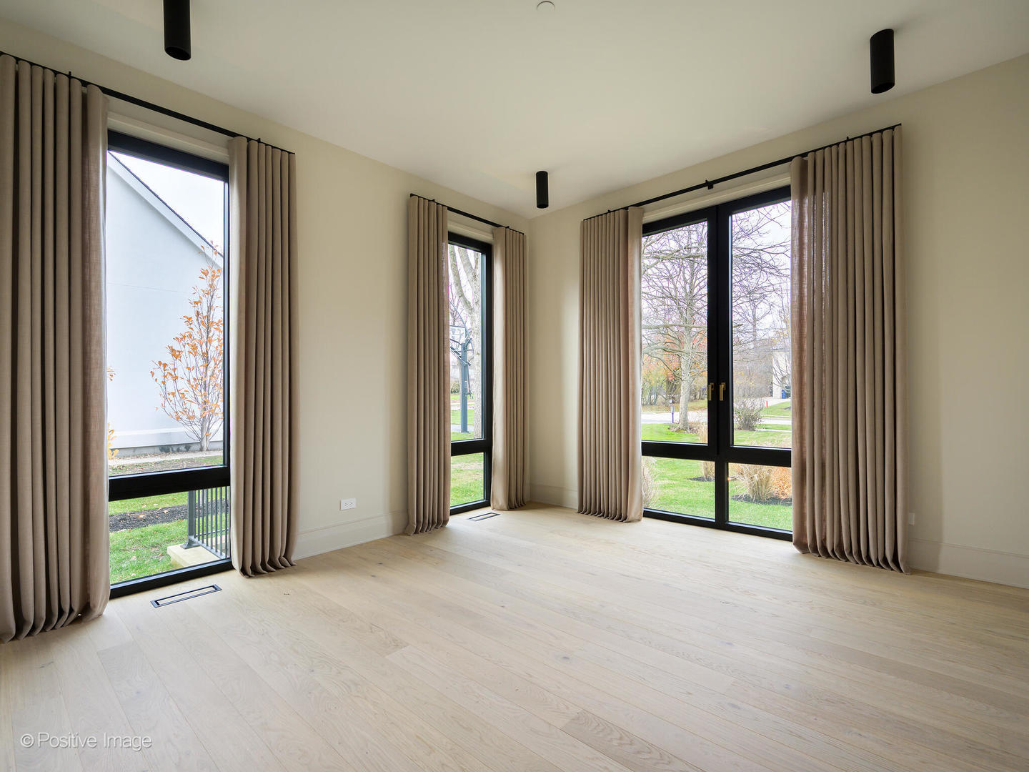 1106 Hohlfelder Road Glencoe, IL 60022 - Photo 34 of 61 a view of an empty room with a balcony