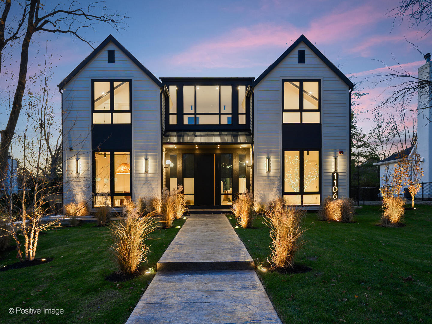 1106 Hohlfelder Road Glencoe, IL 60022 - Photo 61 of 61 a front view of a house with a yard