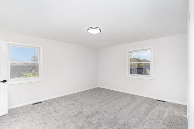 $349,900 | 303 North Sycamore Lane, North Aurora, IL 60542