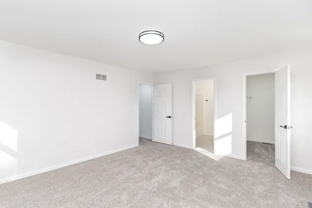 $349,900 | 303 North Sycamore Lane, North Aurora, IL 60542