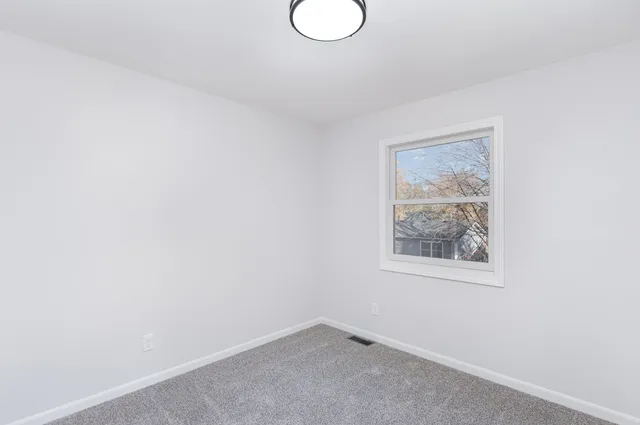 $349,900 | 303 North Sycamore Lane, North Aurora, IL 60542