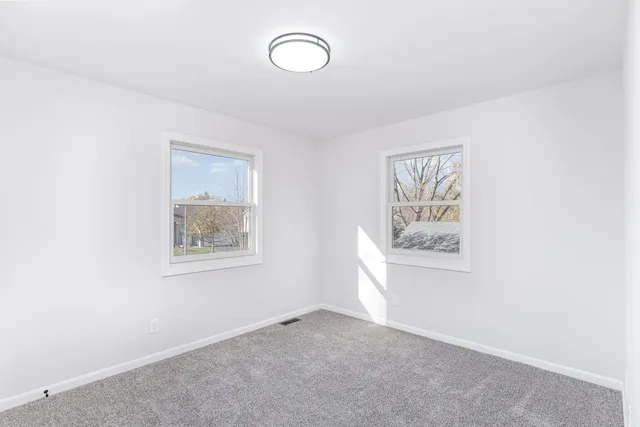 $349,900 | 303 North Sycamore Lane, North Aurora, IL 60542