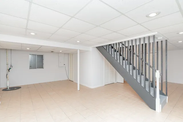 $349,900 | 303 North Sycamore Lane, North Aurora, IL 60542