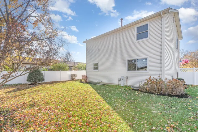 $349,900 | 303 North Sycamore Lane, North Aurora, IL 60542