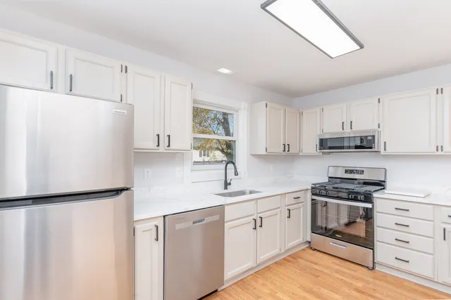 $349,900 | 303 North Sycamore Lane, North Aurora, IL 60542