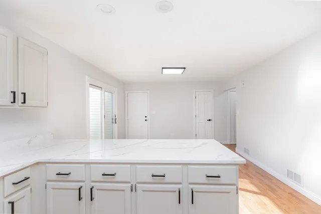 $349,900 | 303 North Sycamore Lane, North Aurora, IL 60542