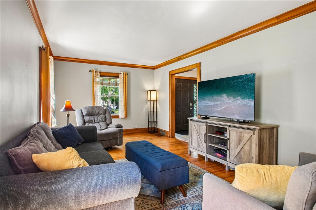 81 Hoover Road Irondequoit, NY 14617 - Photo 4 of 39