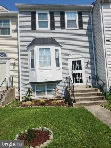 a view of house with backyard