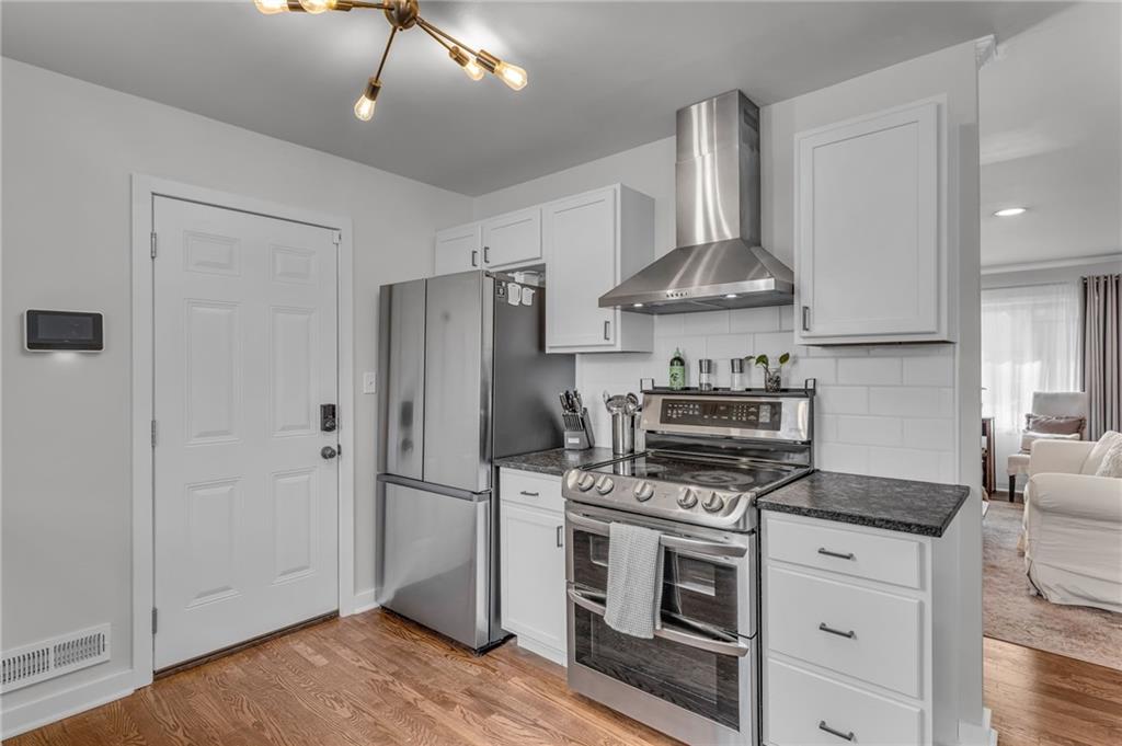 7609 Russell Road Prairie Village, KS 66208 - Photo 16 of 43