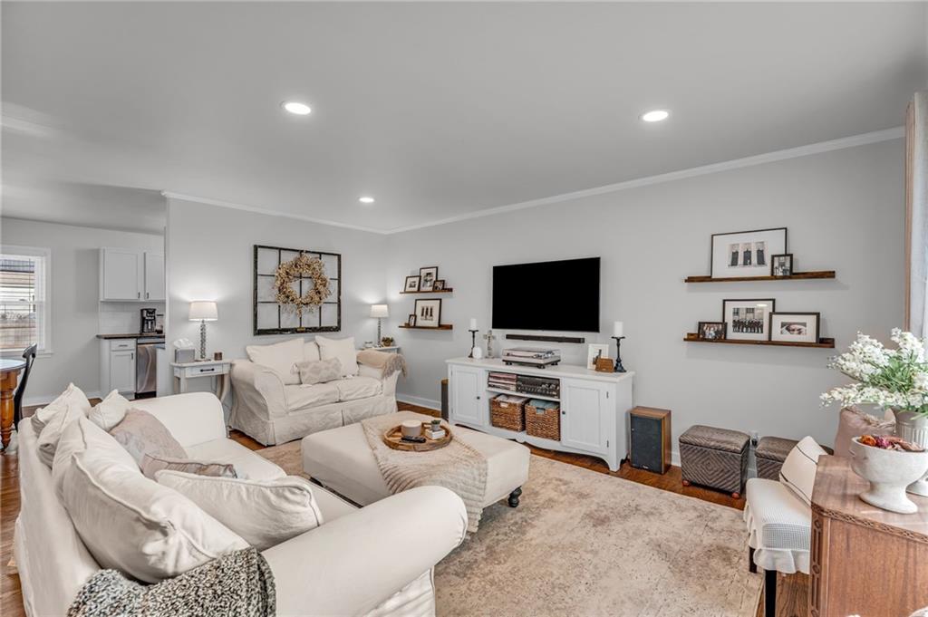 7609 Russell Road Prairie Village, KS 66208 - Photo 7 of 43