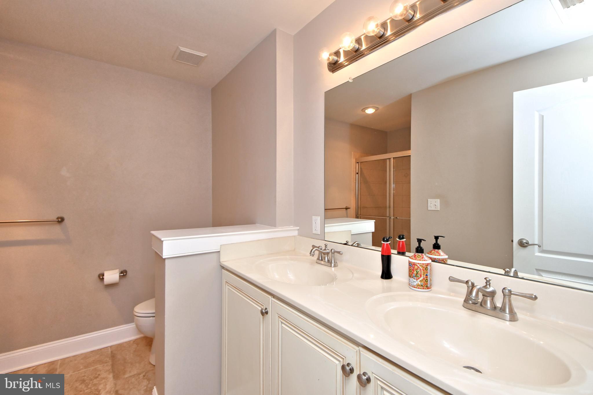 1630 Welsh Road, Unit 52G Philadelphia, PA 19115 - Photo 26 of 47 Primary Ensuite