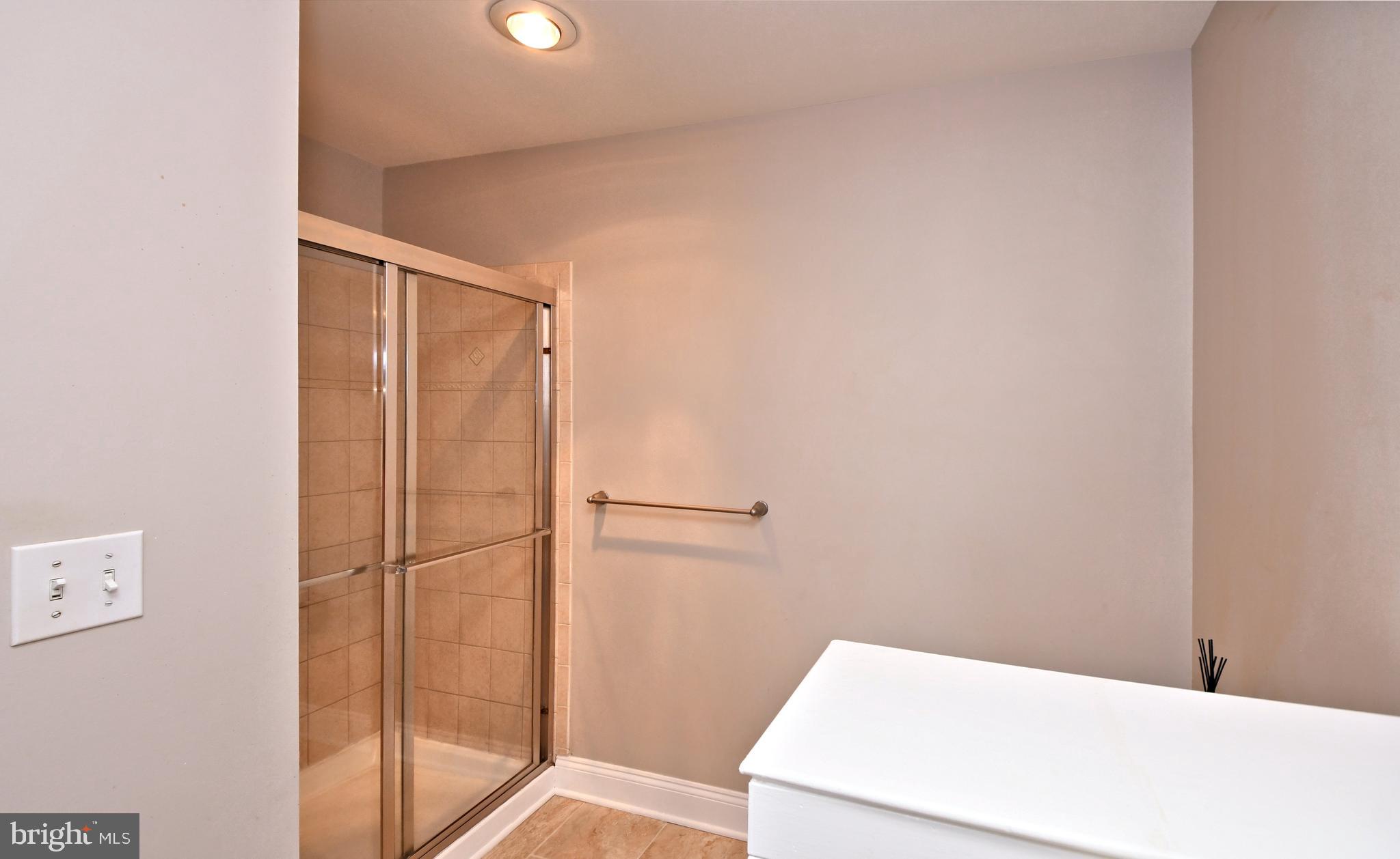 1630 Welsh Road, Unit 52G Philadelphia, PA 19115 - Photo 28 of 47 Stall shower