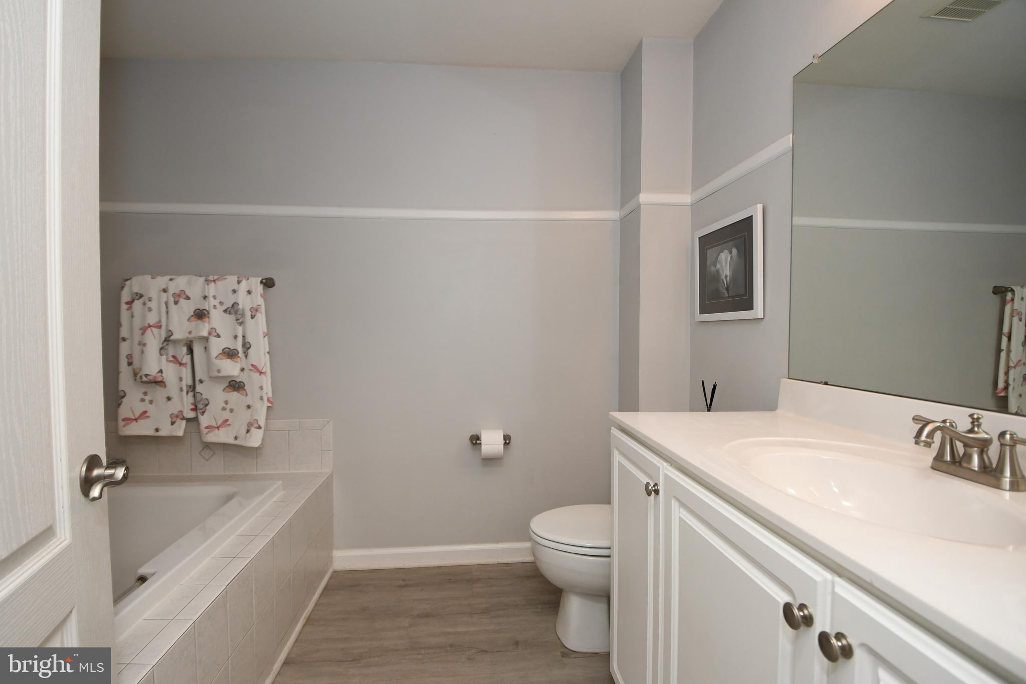1630 Welsh Road, Unit 52G Philadelphia, PA 19115 - Photo 30 of 47 Secondary bath