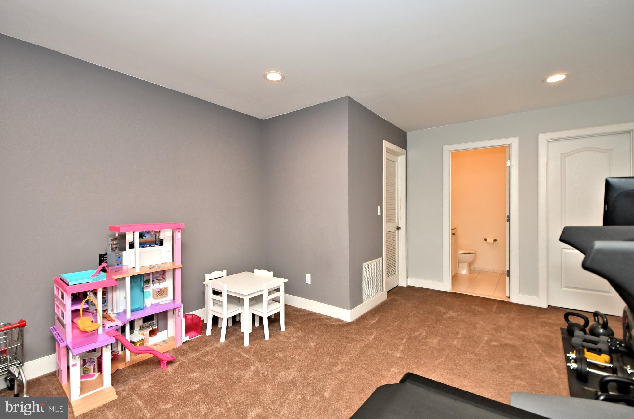 1630 Welsh Road, Unit 52G Philadelphia, PA 19115 - Photo 37 of 47