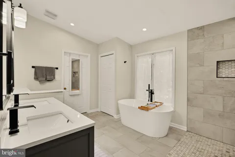 $985,000 | 4721 Pickett Road, Fairfax, VA 22032