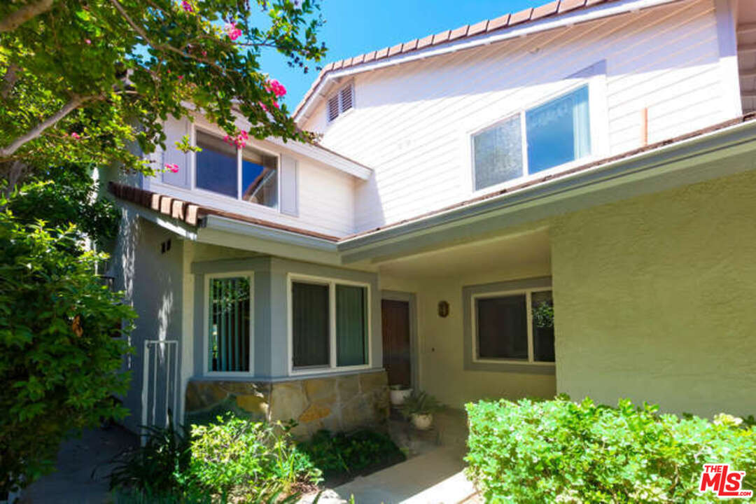 19554 Turtle Ridge Lane Northridge, CA 91326 - Photo 4 of 29