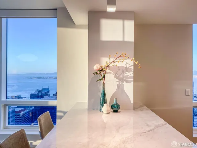 a view of livingroom with furniture