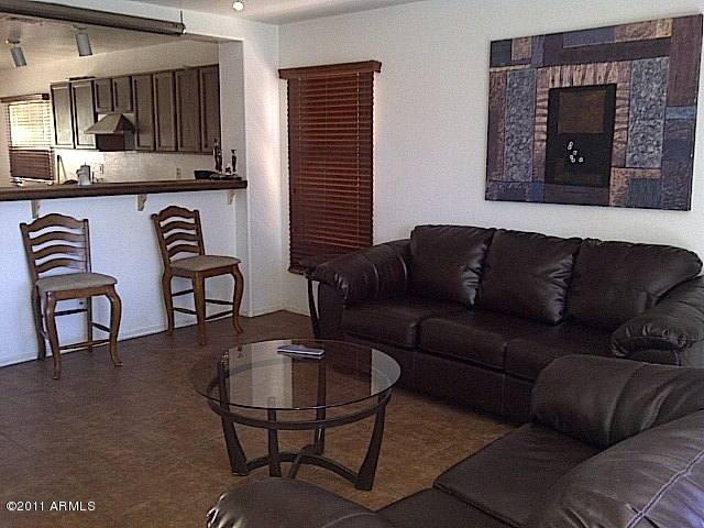 6521 West Riva Road Phoenix, AZ 85043 - Photo 1 of 5 FRONT PIC