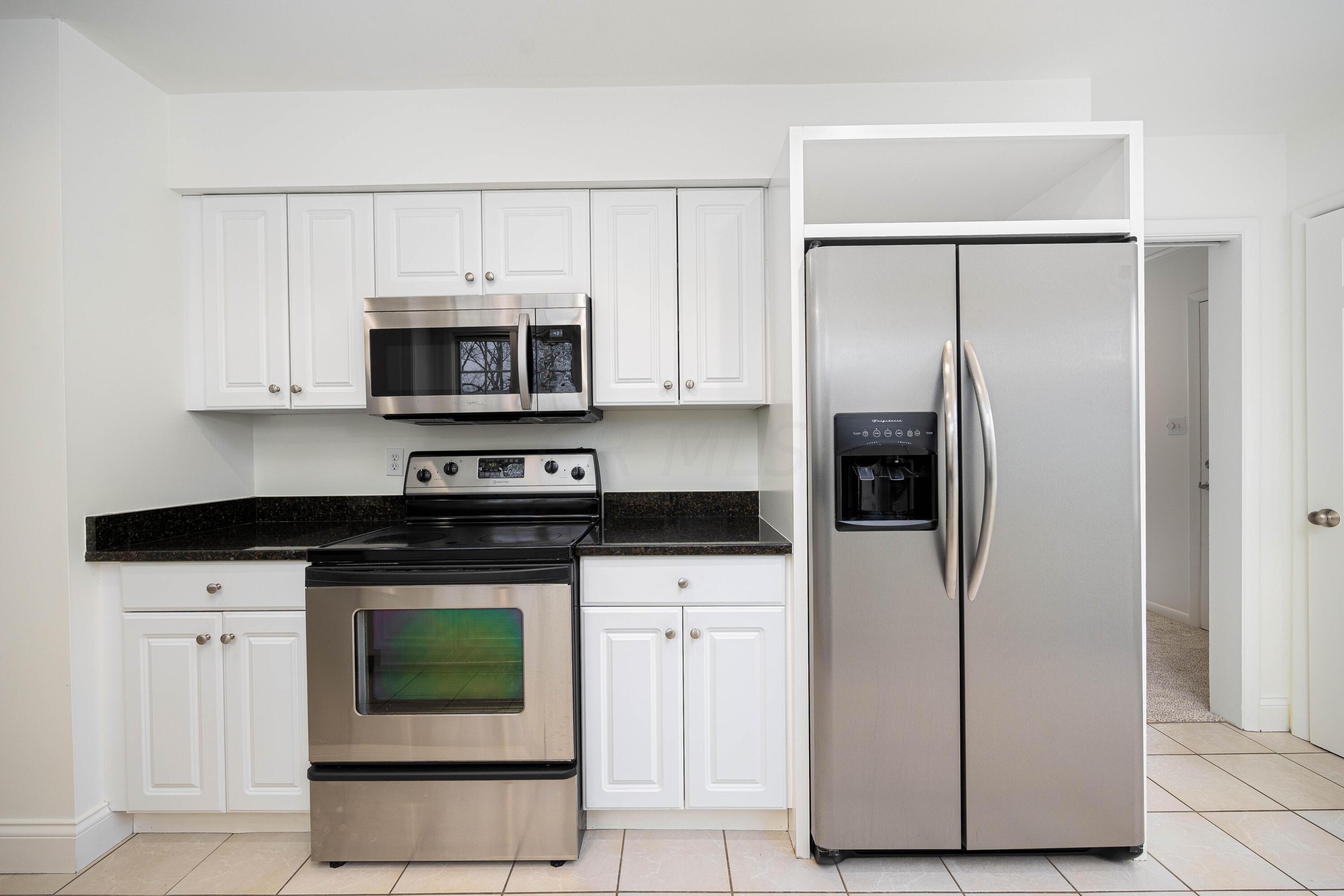 1515 Zollinger Road Columbus, OH 43221 - Photo 11 of 40 Kitchen