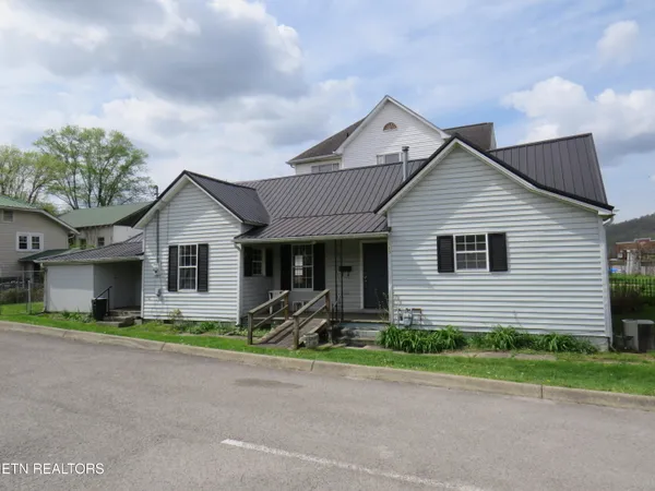 $78,900 | 413 South Main Street, Jellico, TN 37762