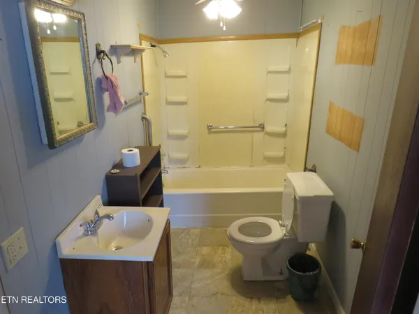 $78,900 | 413 South Main Street, Jellico, TN 37762