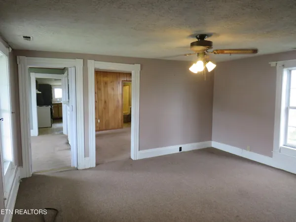 $78,900 | 413 South Main Street, Jellico, TN 37762