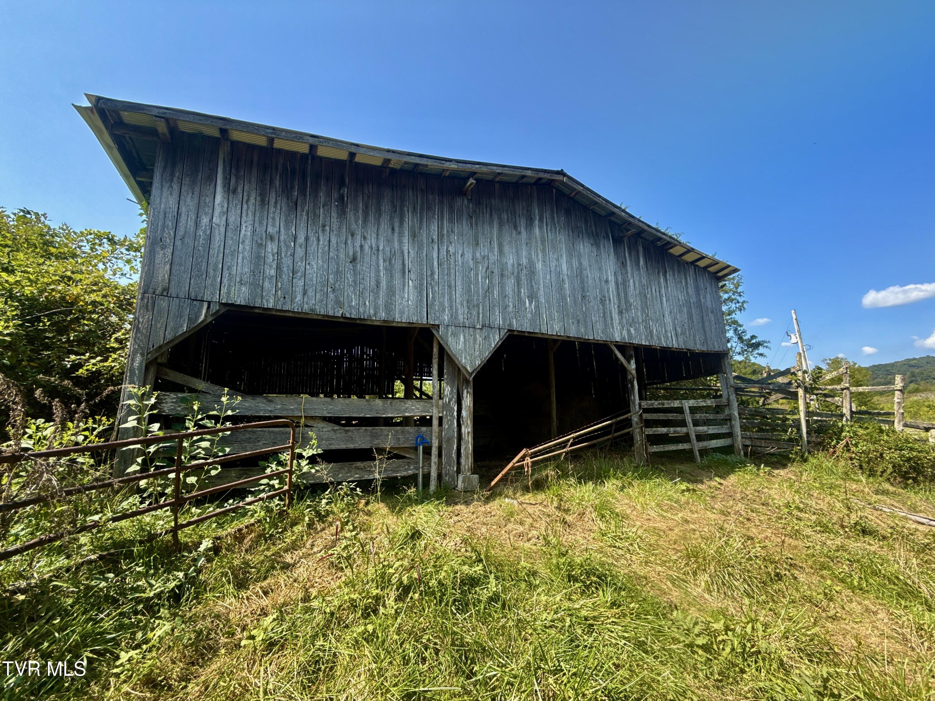 2114 Powell River Road Tazewell, TN 37879 - Photo 4 of 108 _Pic4 (28)