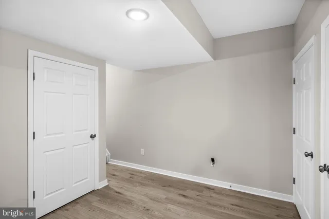 a view of an house with backyard and trees