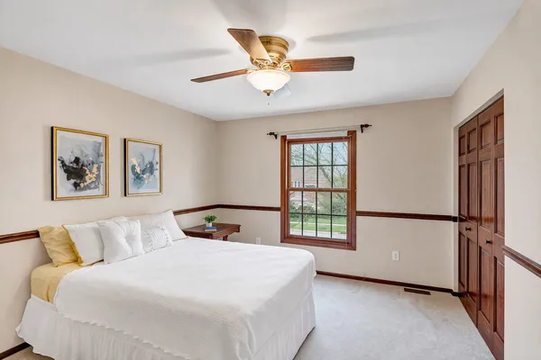 $350,000 | 842 Pin Oak Circle, Cary, IL 60013