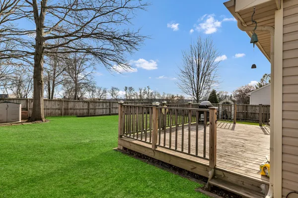 $350,000 | 842 Pin Oak Circle, Cary, IL 60013