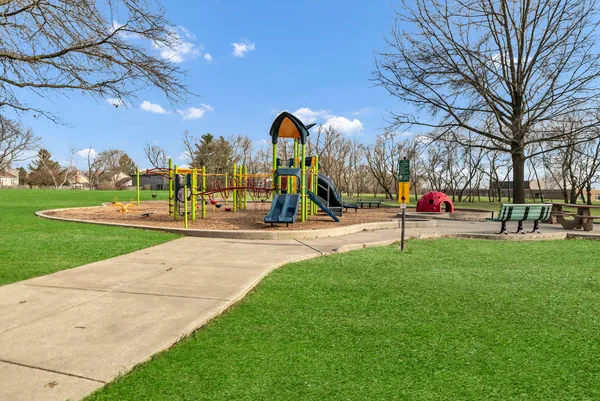 $350,000 | 842 Pin Oak Circle, Cary, IL 60013