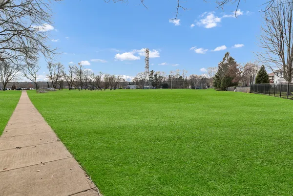 $350,000 | 842 Pin Oak Circle, Cary, IL 60013