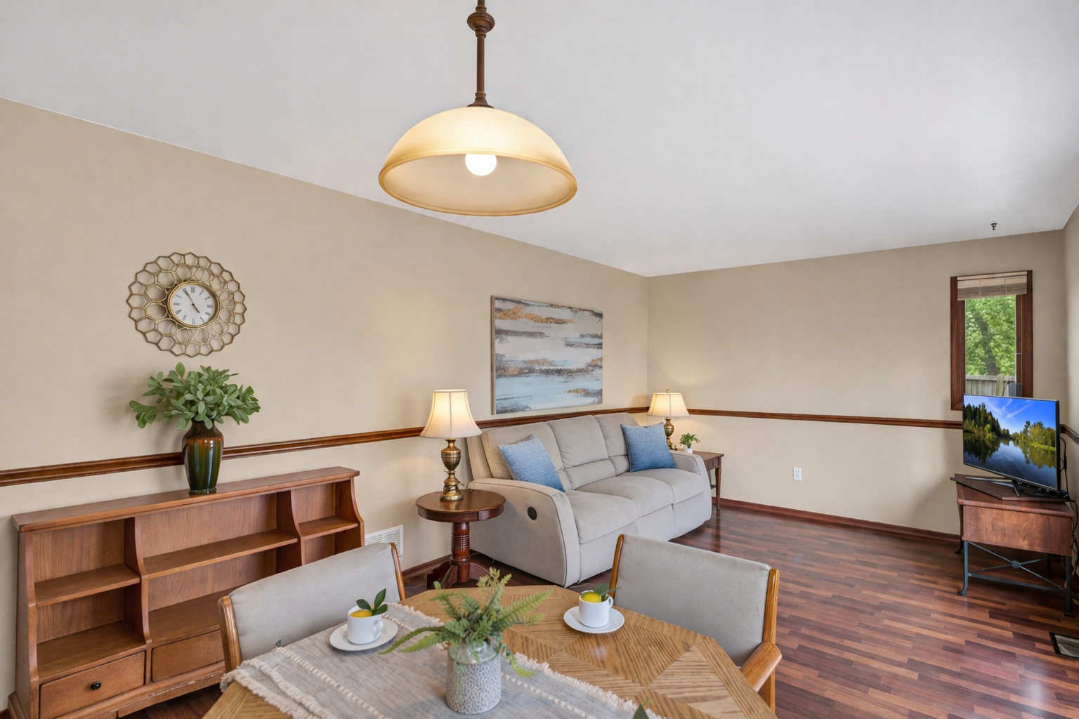 842 Pin Oak Circle Cary, IL 60013 - Photo 6 of 37 a living room with furniture and flowers