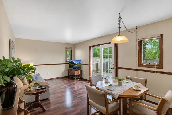 $350,000 | 842 Pin Oak Circle, Cary, IL 60013