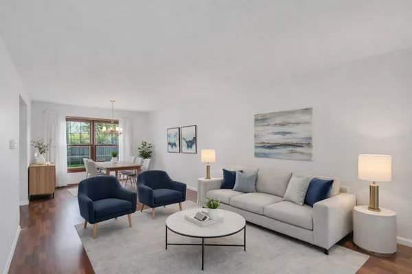 $350,000 | 842 Pin Oak Circle, Cary, IL 60013