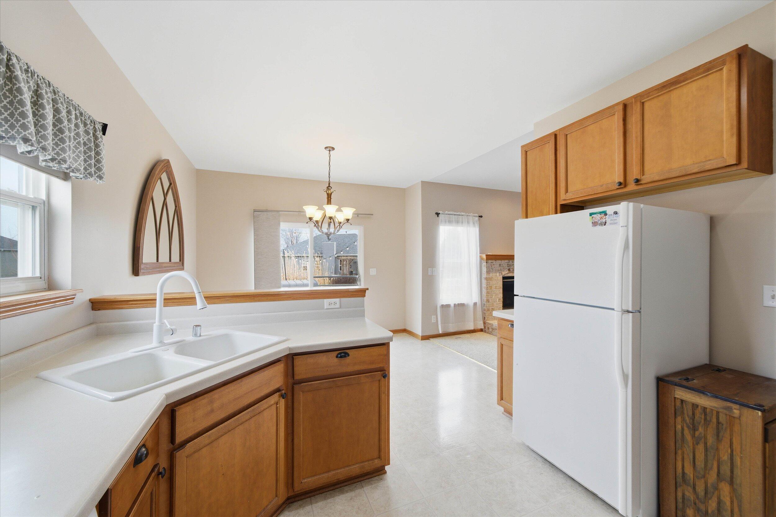 N8330 Whippoorwill Road Ixonia, WI 53036 - Photo 13 of 55 Kitchen
