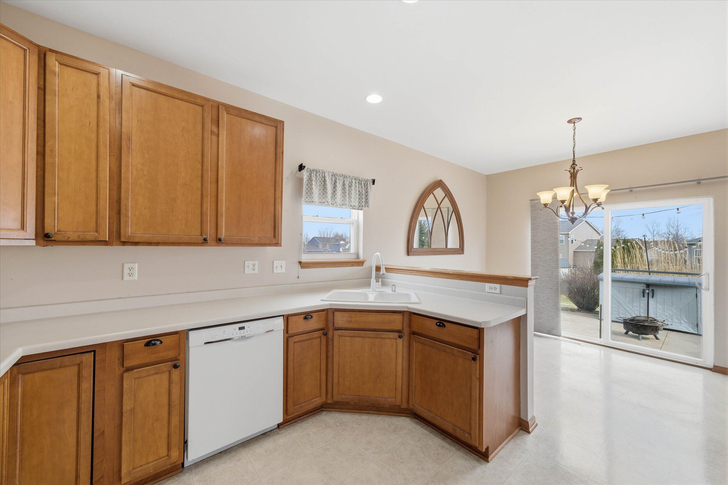 N8330 Whippoorwill Road Ixonia, WI 53036 - Photo 14 of 55 Kitchen