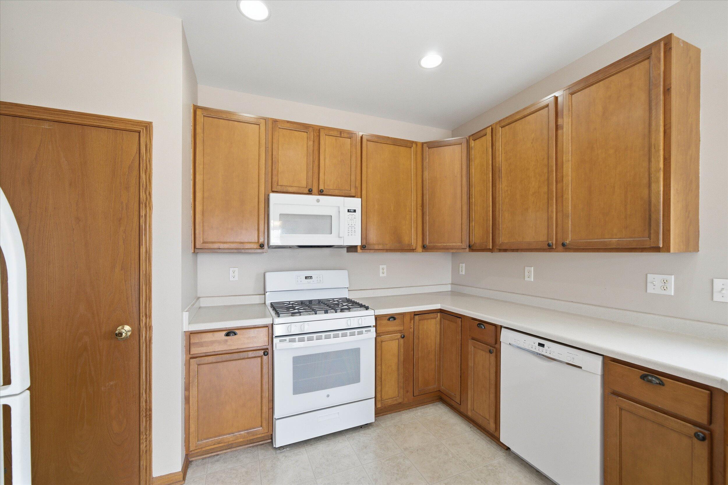 N8330 Whippoorwill Road Ixonia, WI 53036 - Photo 15 of 55 Kitchen
