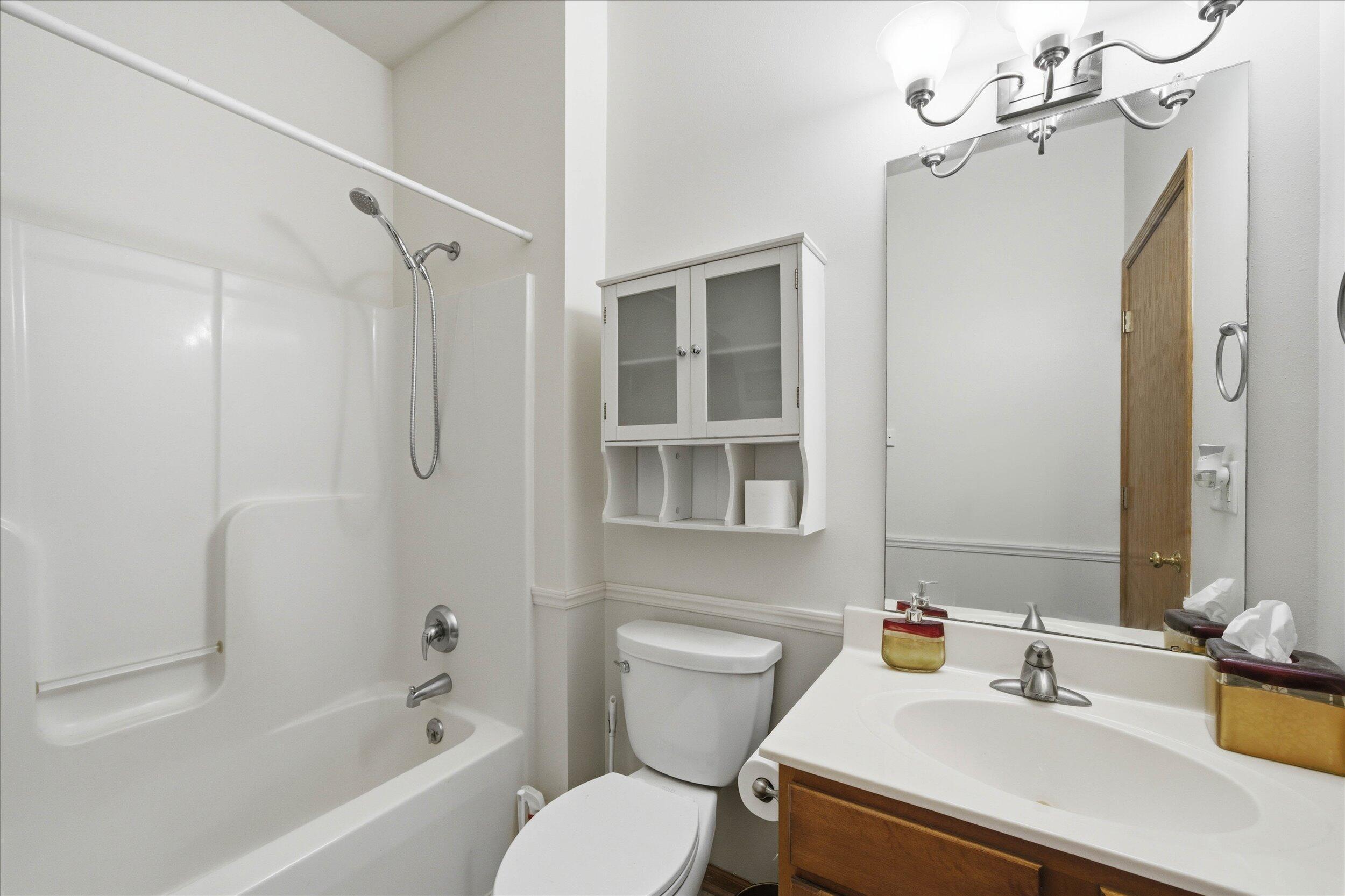 N8330 Whippoorwill Road Ixonia, WI 53036 - Photo 16 of 55 2nd Full Bathroom