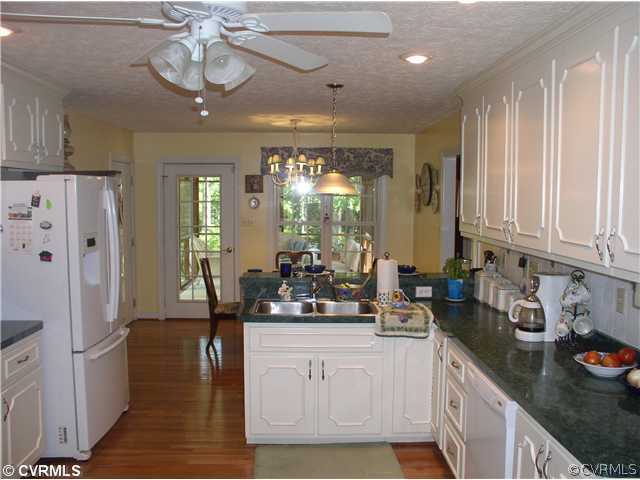 7285 Turner Road Richmond, VA 23231 - Photo 6 of 17 Kitchen