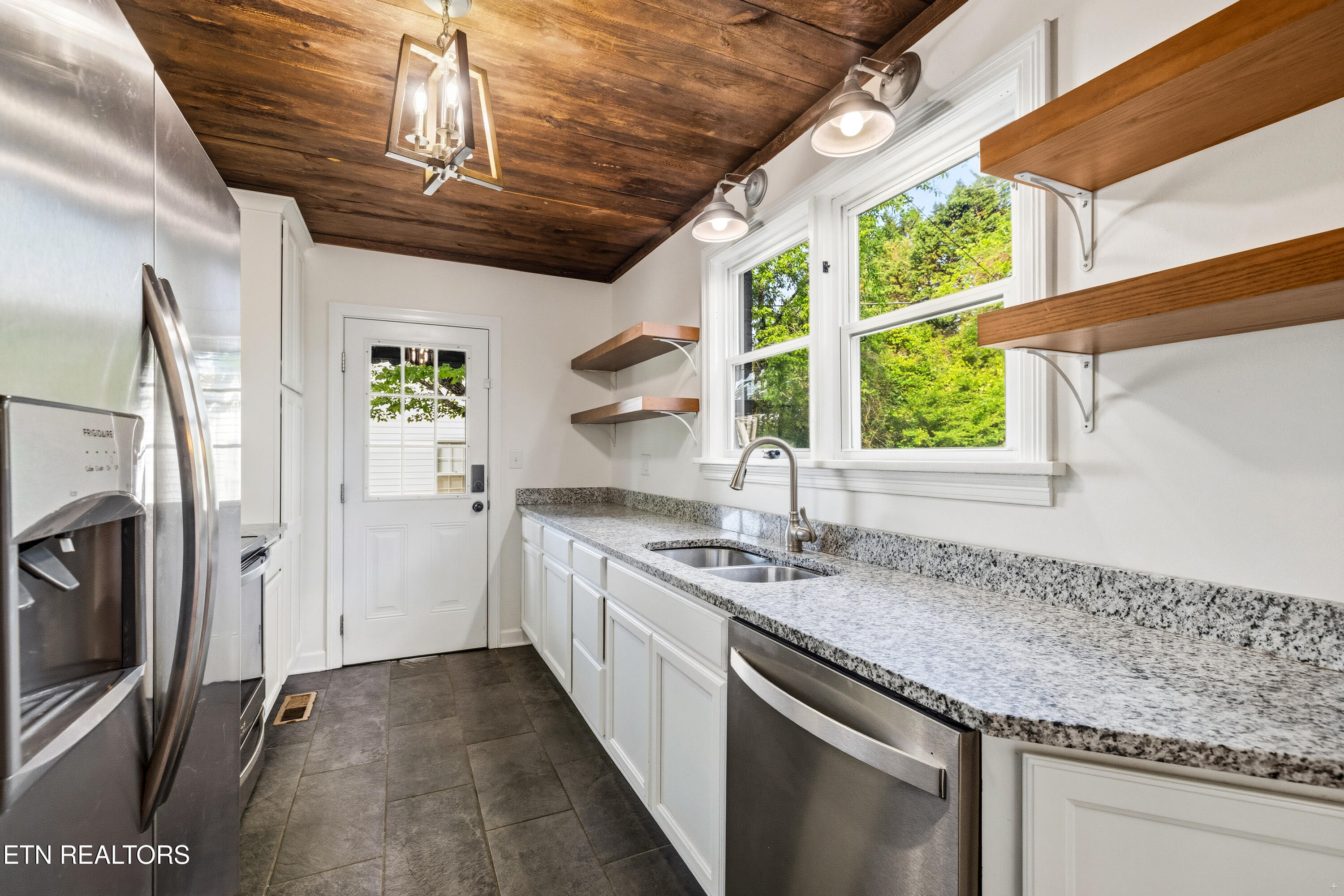 1146 East Lincoln Road Maryville, TN 37804 - Photo 8 of 31 Positive Perceptions-8