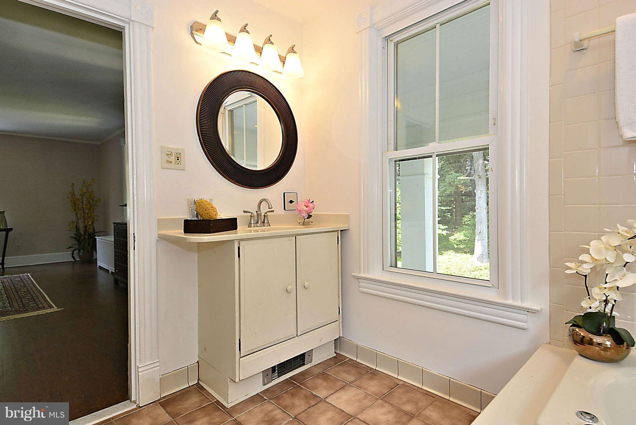 1825 Kirby Road McLean, VA 22101 - Photo 22 of 30 Her Vanity