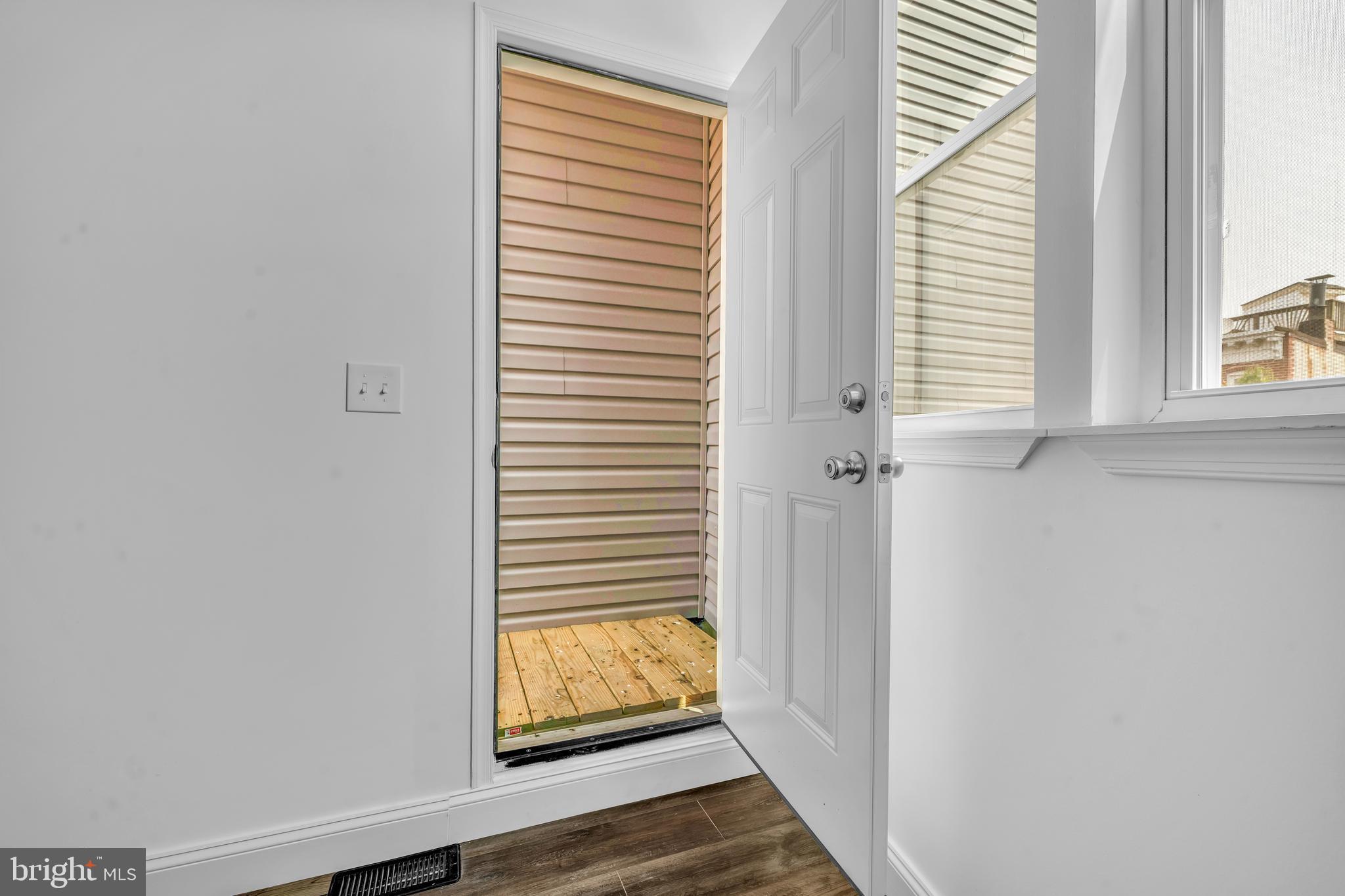 1710 Light Street Baltimore, MD 21230 - Photo 43 of 59 a view of an front door