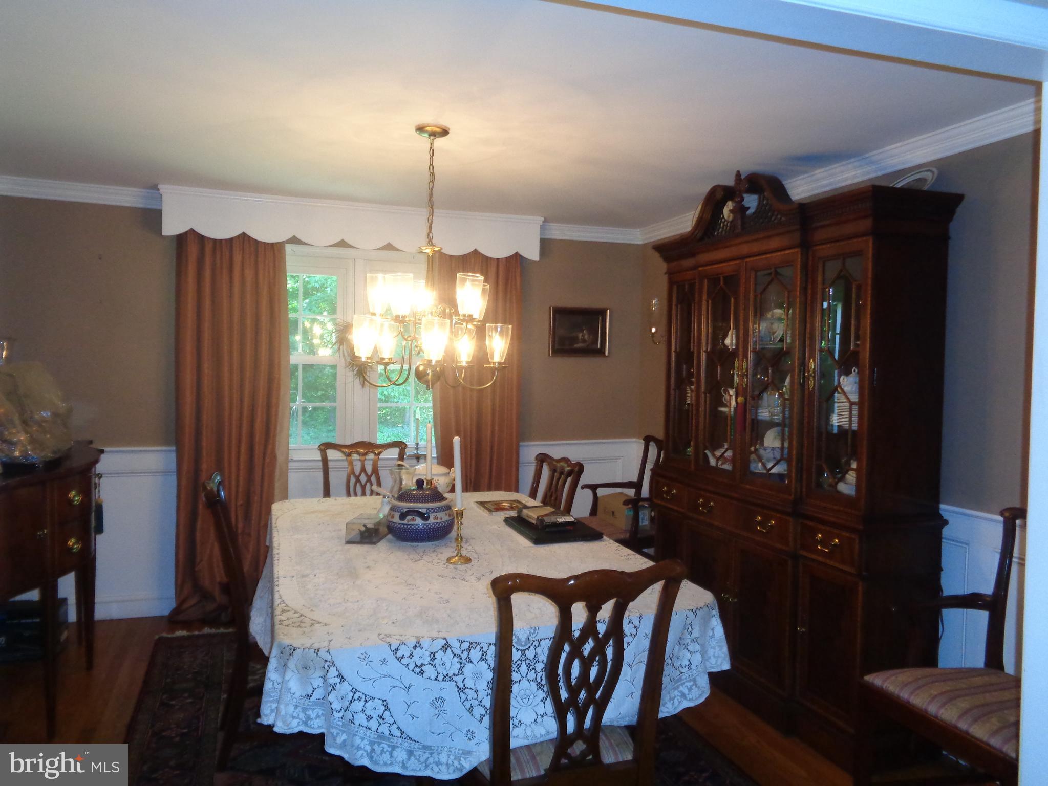 208 Valley Forge Road Cinnaminson, NJ 08077 - Photo 4 of 15 DINING ROOM