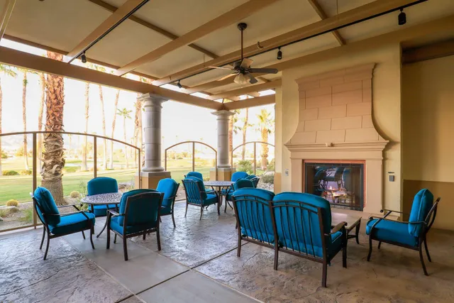 a view of a livingroom with furniture window and outside view