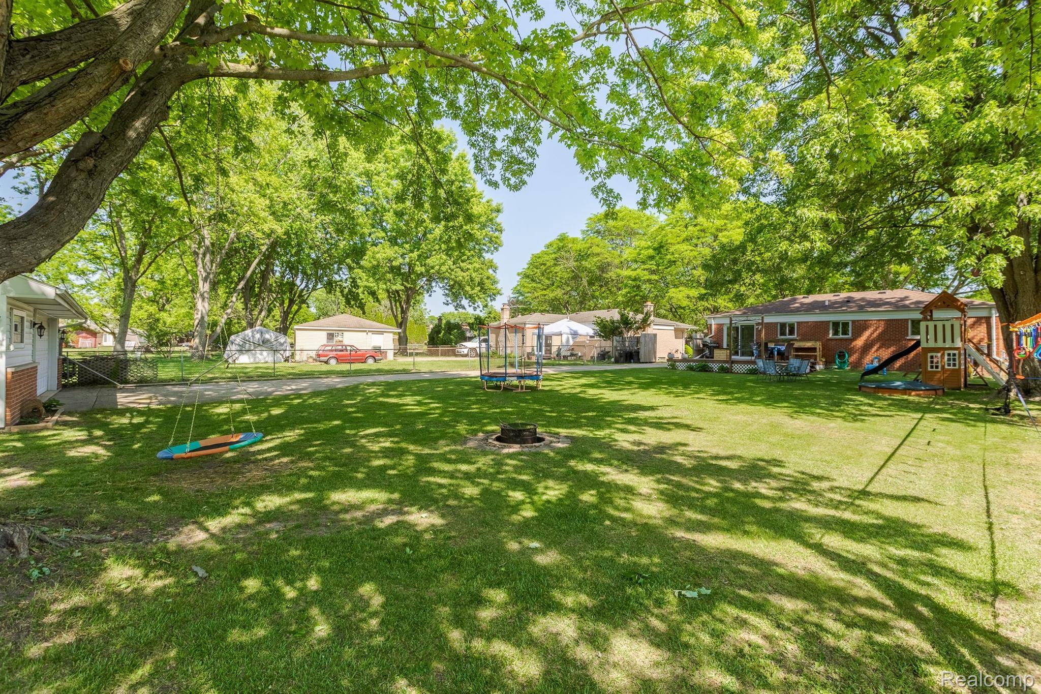 39990 Coronation Road Canton, MI 48188 - Photo 33 of 33 Gallery Image 33