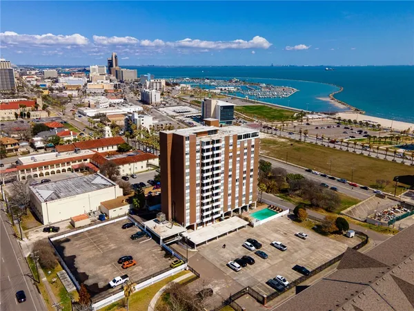 $1,900 | 715 South Upper Broadway, Unit 202, Corpus Christi, TX 78401