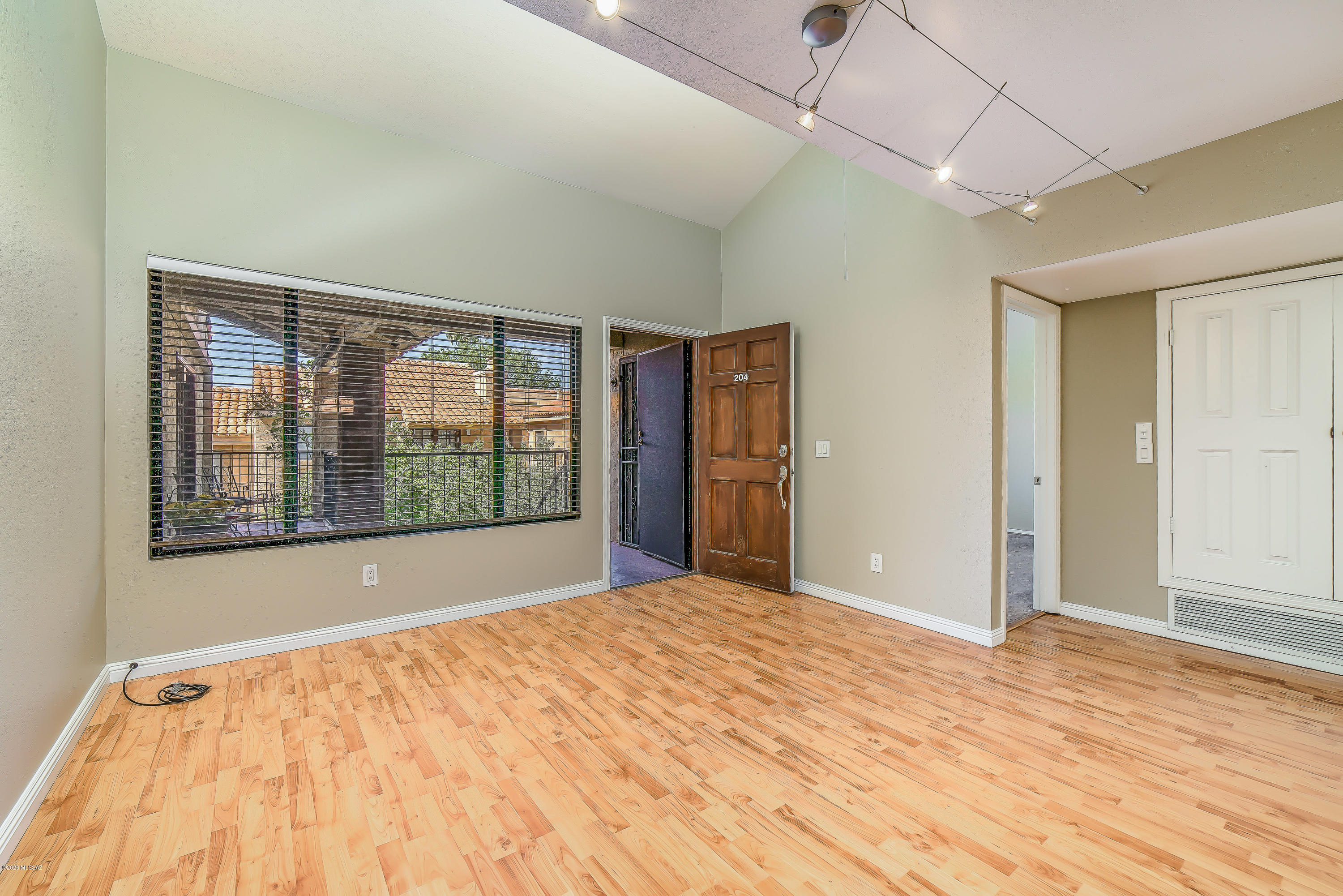 8255 North Oracle Road, Unit 204 Tucson, AZ 85704 - Photo 4 of 18