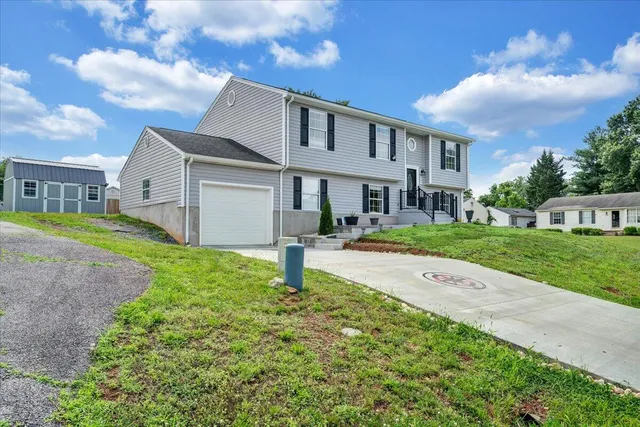 $367,000 | 901 Samantha Circle, Roanoke, VA 24019